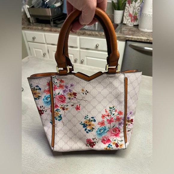 Steve Madden FloralHandbag Perfect Spring Bag. Medium Size Colorful‎ Tote - Picture 5 of 16
